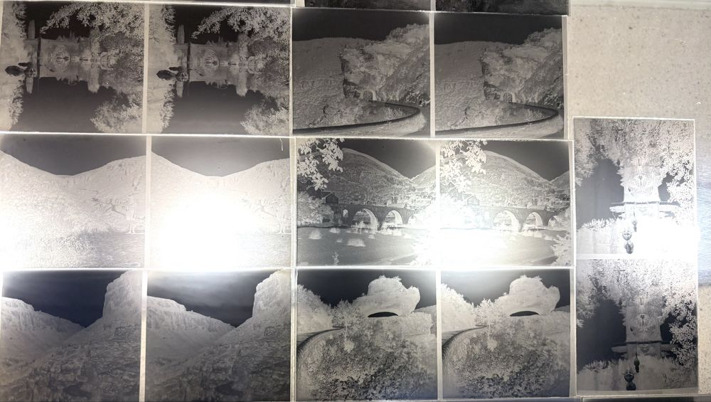 22 negativos fotográficos estereográficos Lumicrome 6 x 13 cm de 1952
