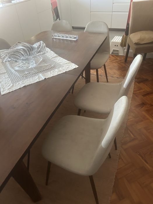 Cadeiras usadas de sala de jantar( 8) em muito bom estado