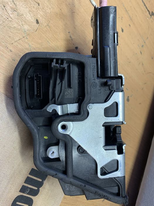 Замок дверей з дотяжкою задній лівий БМВ Ф10 Ф11 BMW F10 F11