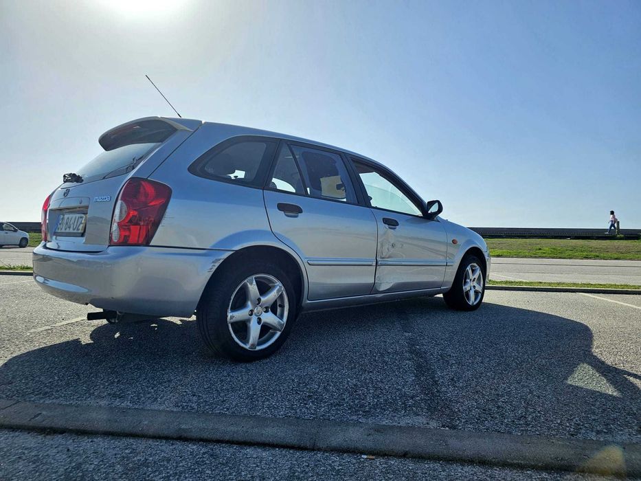 Carro Mazda 323F gasolina — photo 4