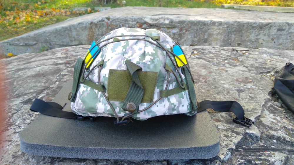 Кавер на каску пиксель.