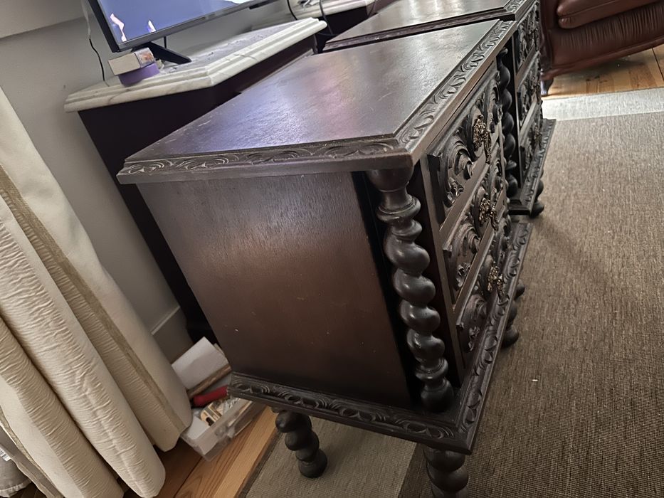 Mesa de cabeceira em bilros