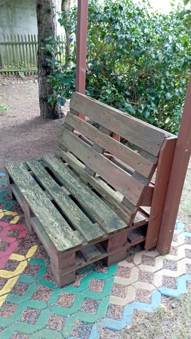 Solidne meble ogrodowe z palet, komplet 2 sofy i stolik