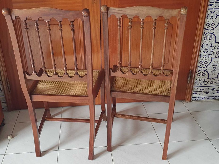 Duas cadeiras em mogno, fundo em palhinha, vintage, muito bom estado