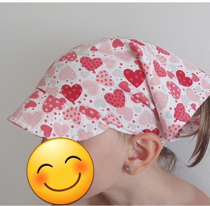 Chusta z daszkiem w Serduszka od 2 latek