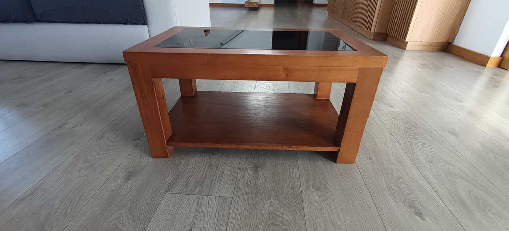 Mesa e cadeiras de sala em cerejeira