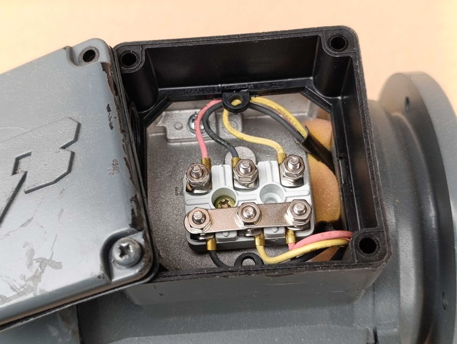 Silnik elektryczny Flender ATB-LOHER z kołnierzem 3-fazowy 2KW 2800obr/min 400V