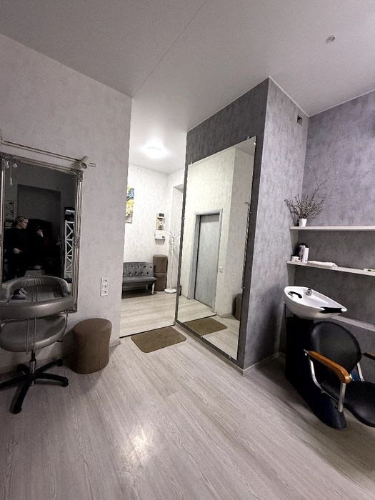 Сдам центр своя студия кушетка  и место парикмахер комфорт летом и зим