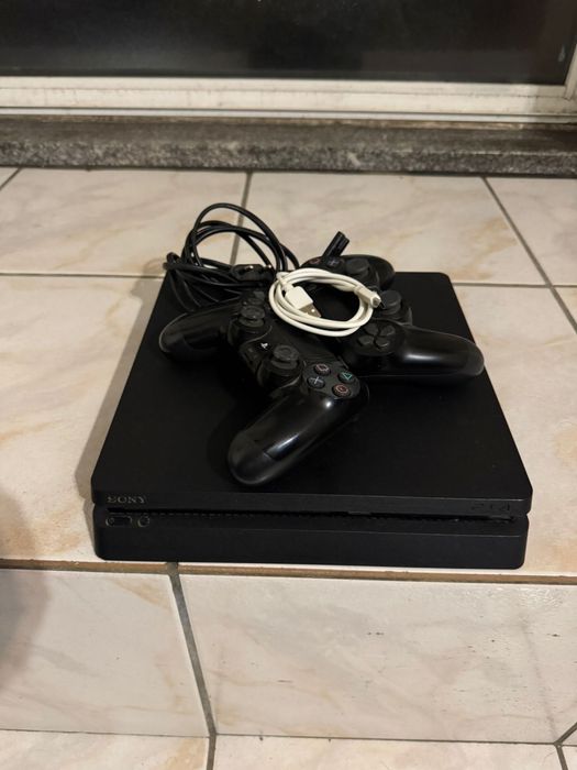 Playstation 4 slim