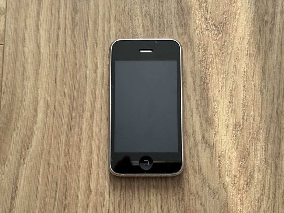 Iphone 3Gs z pudelkiem