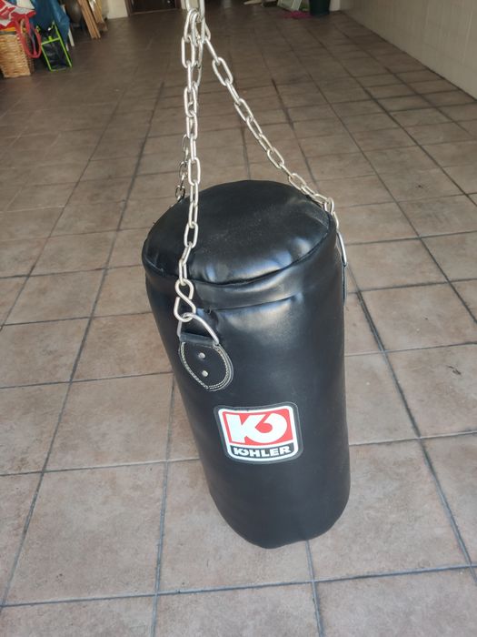Saco e luvas de boxe como novos