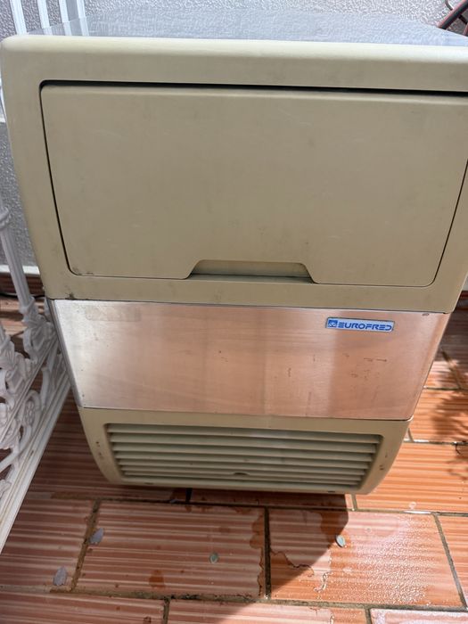 Máquina de Gelo Profissional EUROFRED