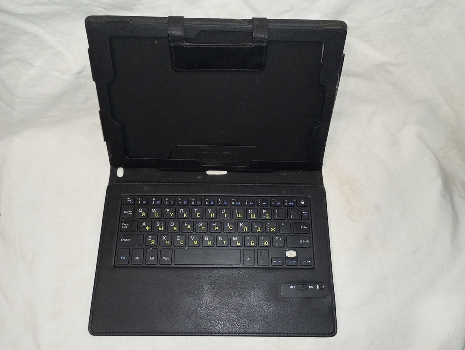 Чехол клавиатура для планшета