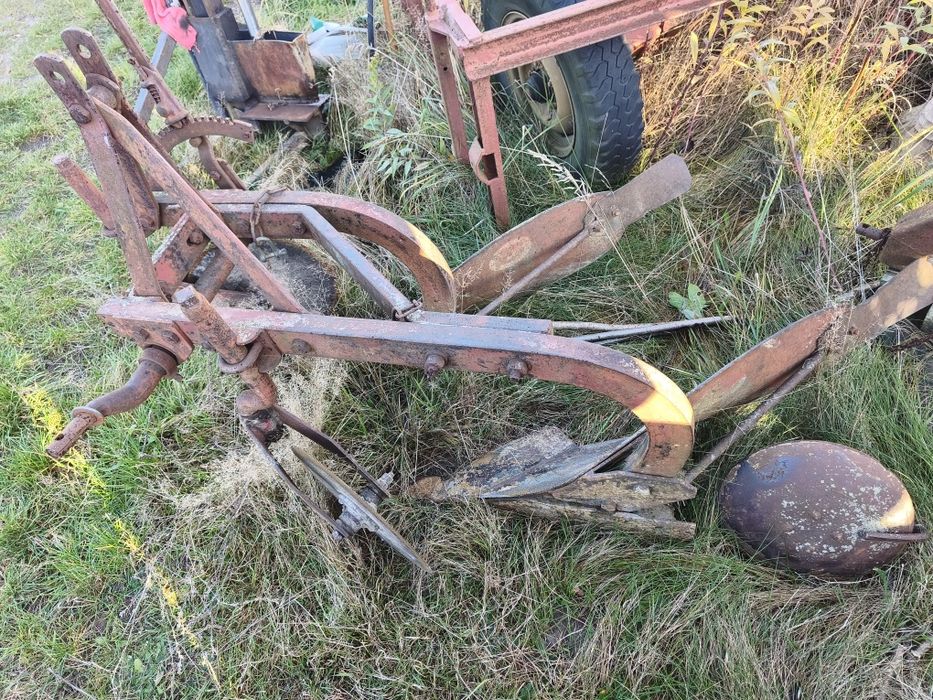 Kabina do c330, glebogryzarka, pług 2, paleciak, opryskiwacz sadowniczy