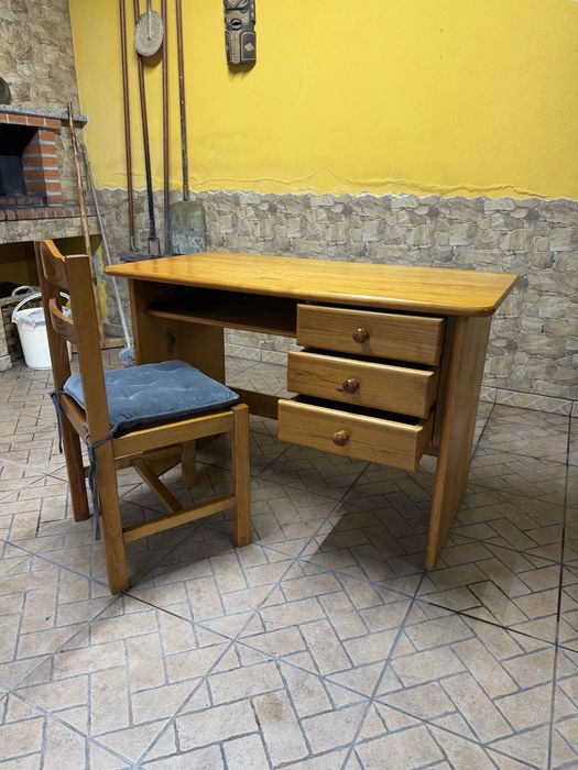 Secretaria de madeira