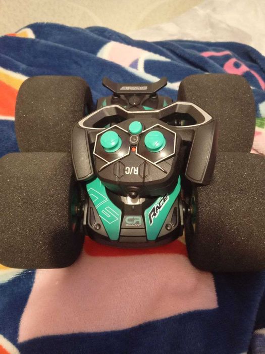 Машинка перевёртыш на пульте управления