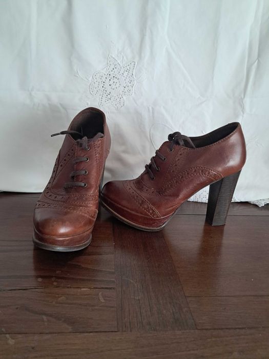 Sapatos / Botins em pele