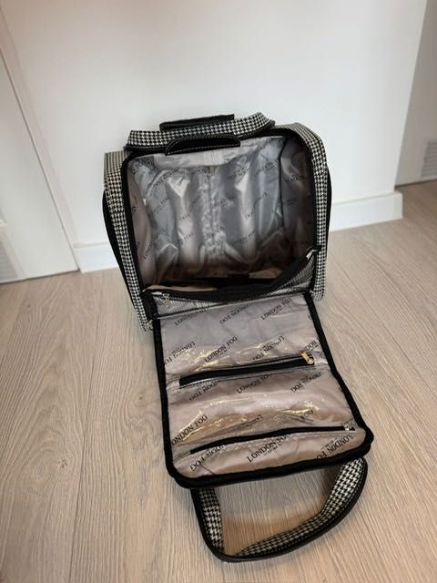 Walizka na kółkach bagaż podręczny.