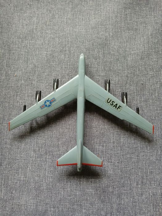 B52 stary model firmy Siku