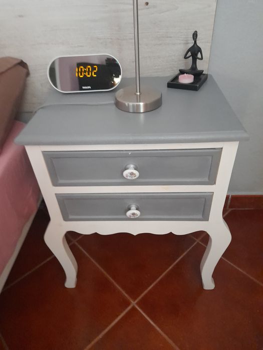 Mesas de cabeceira e cómoda