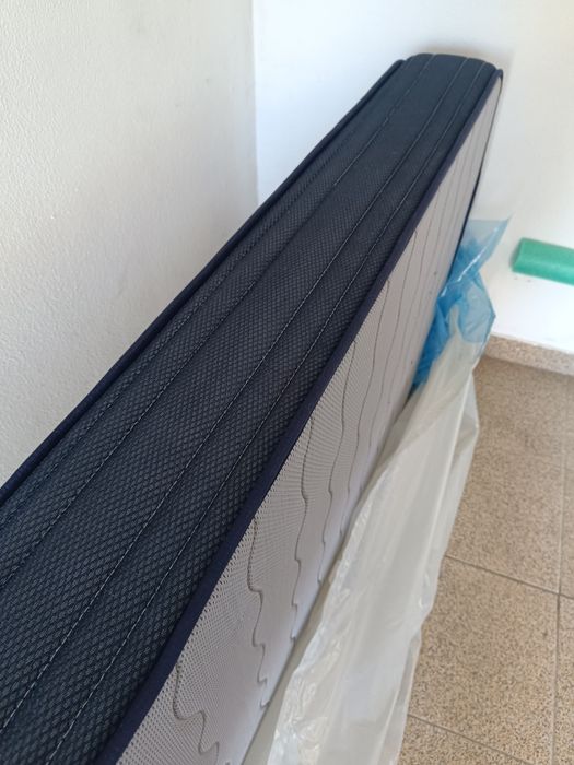 Colchão corpo e meio semi-novo, usado pouco tempo