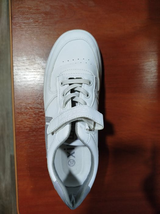 Білі кроссівки, кеди