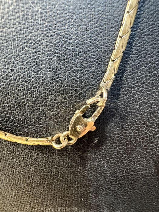 Lindissimos antigos colares vintage em prata contrastada e dourada