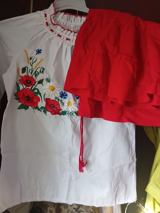 Дитячий одяг на дівчинку