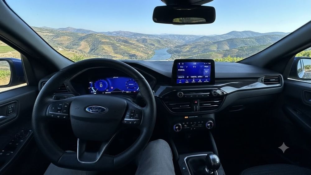 FORD KUGA  Com poucos quilômetros rodados, como novo.