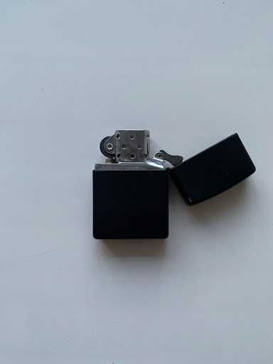 Оригінальний набір Zippо: запальничка Black Matte + бензин + кремені