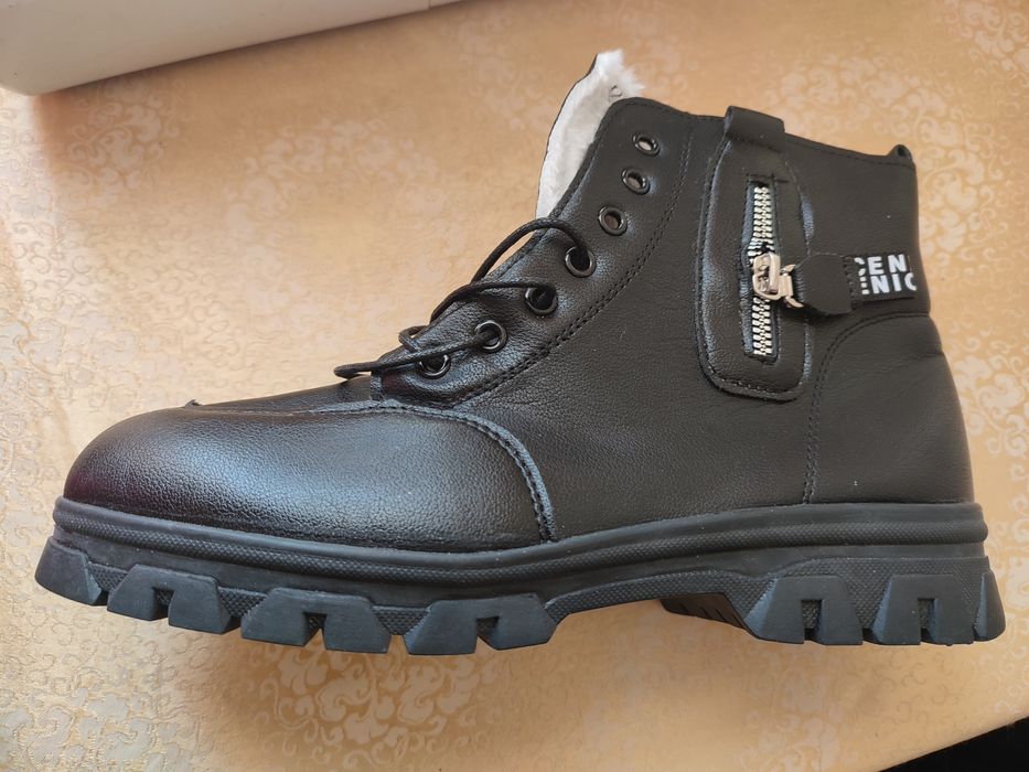 Жіночі ботінки нові.