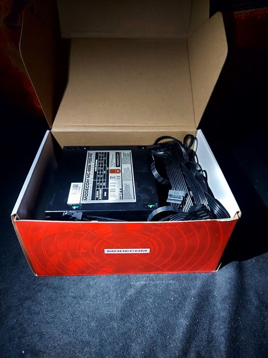 Zasilacz komputerowy Modecom B88 FC 700W Plus Bronze