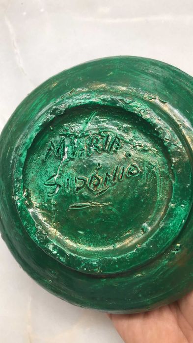 peça de cerâmica de barro de Maria Sidónio