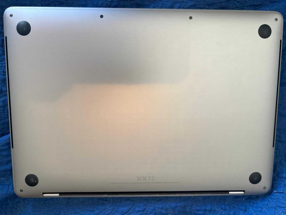 MacBook Pro 13" 2018 Touch Bar (i5 / 8GB / 256GB) - Excelente Estado