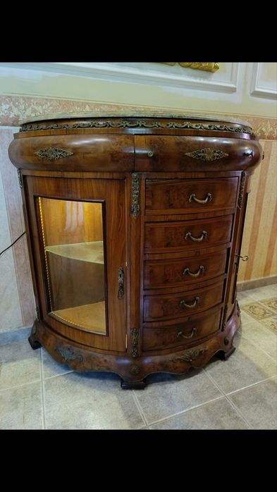 Komoda z marmurowym blatem