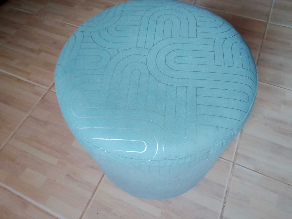 Puf muito nonitocomo novo