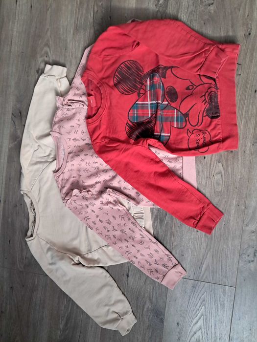 Zestaw, paka 134 dla dziewczynki. Sukienki, bolerko, bluzy, jeansy.