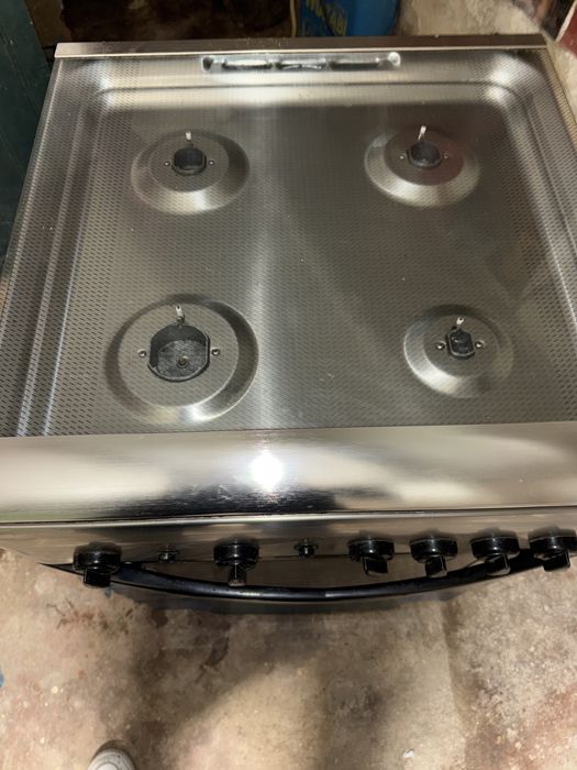 fogao a gaz  parte do forno nunca usada !!!