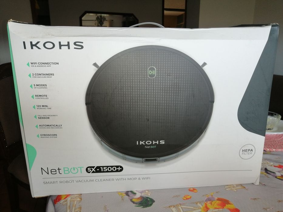 Aspirador robot com comando