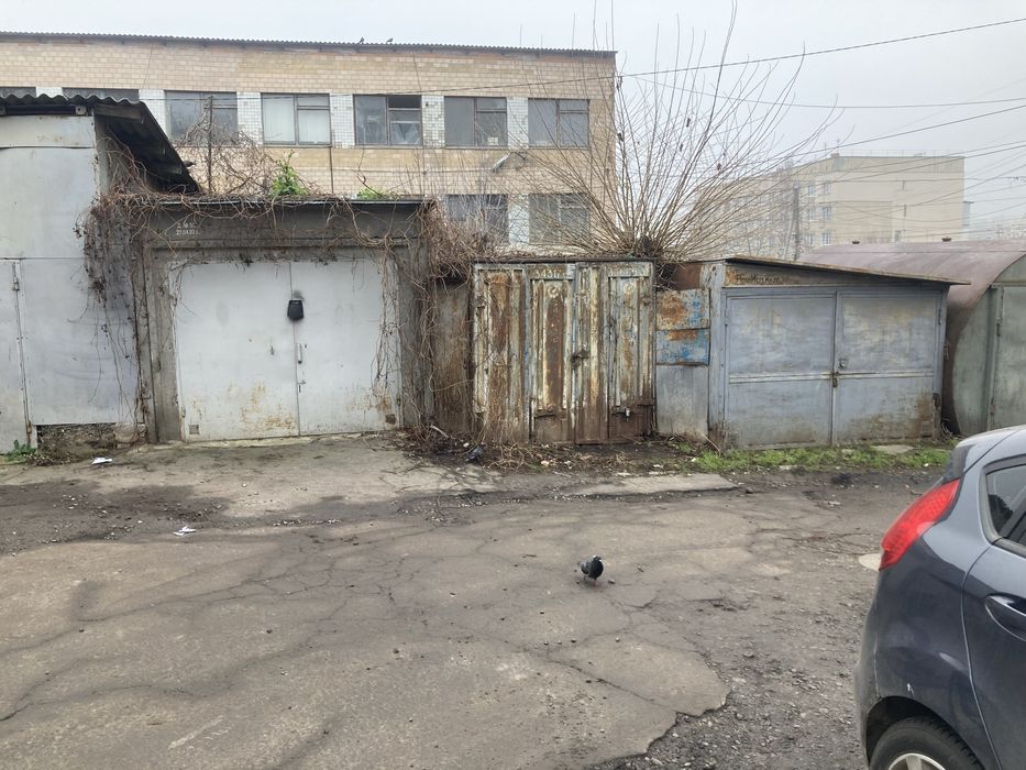 Продам гараж (місце під гараж)