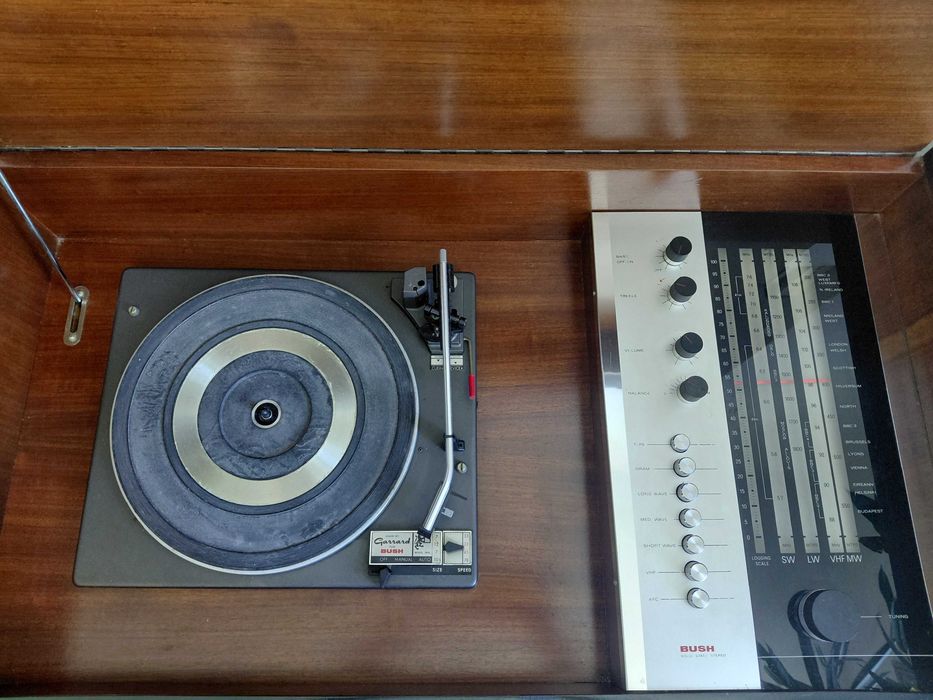 Rádio vinil anos 70 produzido em Inglaterra