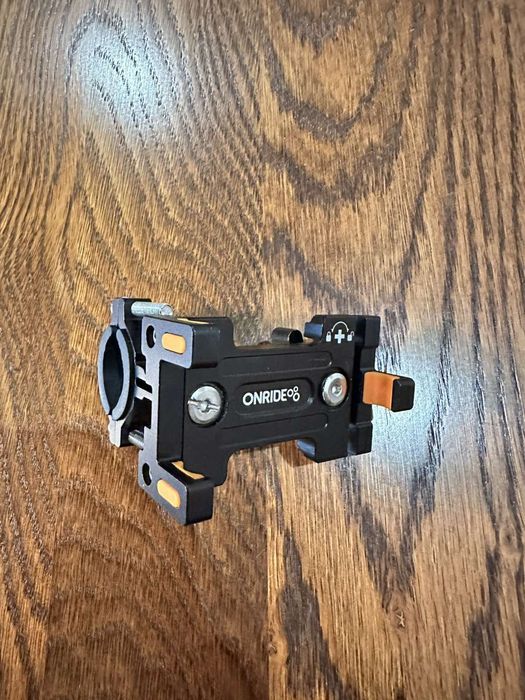 Тримач для телефона.