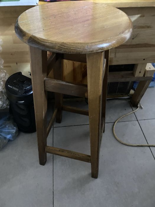 Продам стіл і 4 табуретки