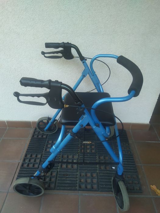 chodzik z siedziskiem balkonik 4 koła Thuasne