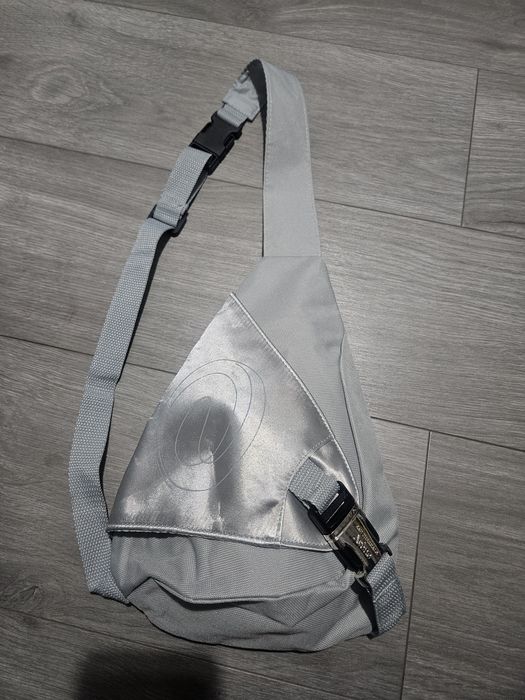 Plecak szary nerka na ramię crossbody Avene
Szer. 44 cm (obwód 88 cm)
Wysokość: 25 cm
Firma: Bort
Stan: bardzo dobry crossbody