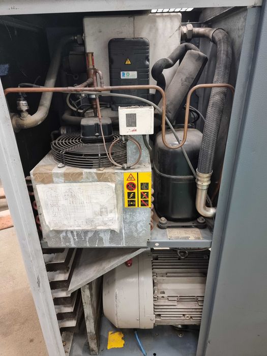 Sprężarka śrubowa ATLAS COPCO GA30VSD FF  z osuszaczem - Kompresor