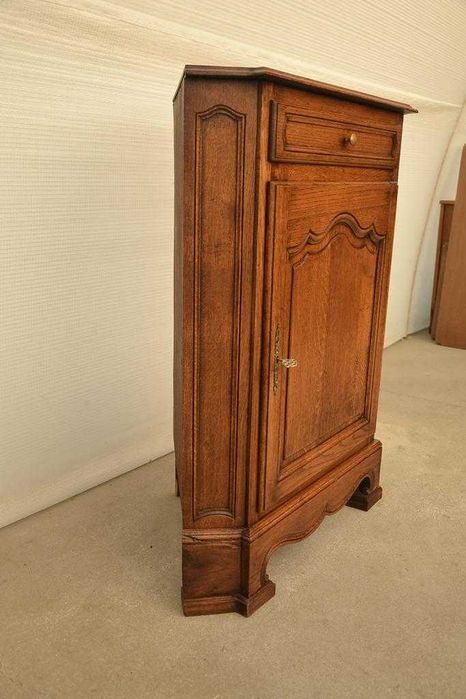 stylowa narożna komoda