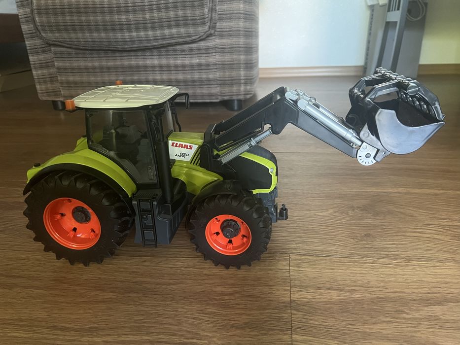 Трактор Bruder Claas Axion 950 з навантажувачем 1:16
