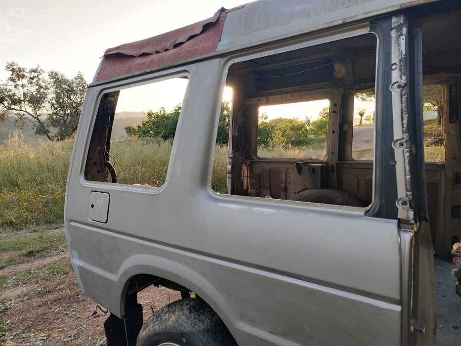 Discovery 300 - Chassis com carroceria nua com documentos