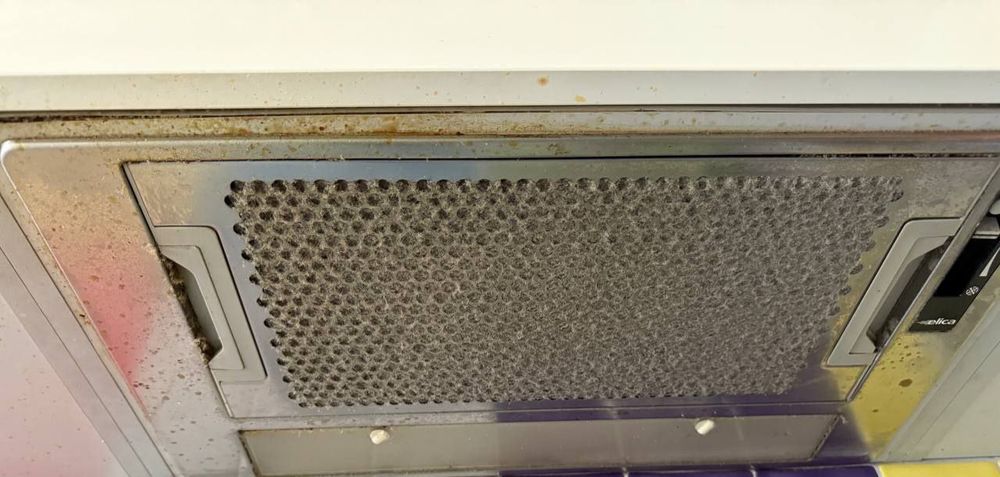 МИТТЯ ВІКОН, Прибирання.